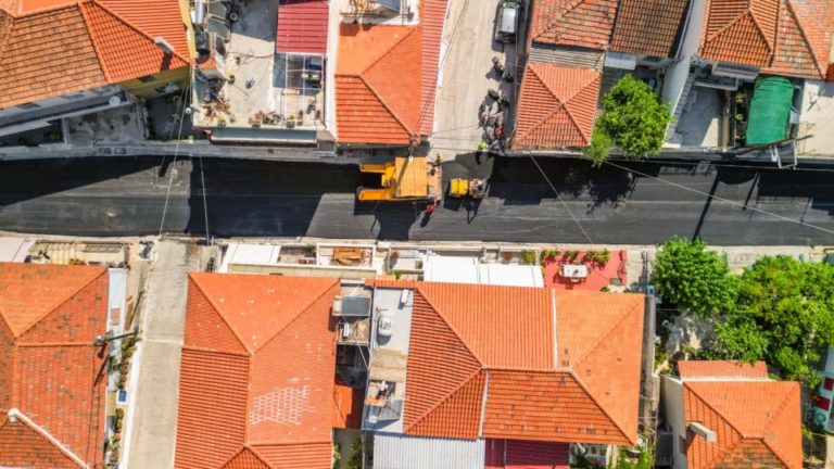 Επίσκεψη Δημάρχου Μυτιλήνης, Παναγιώτη Χριστόφα στις εργασίες ασφαλτόστρωσης της οδού Κυδωνιών